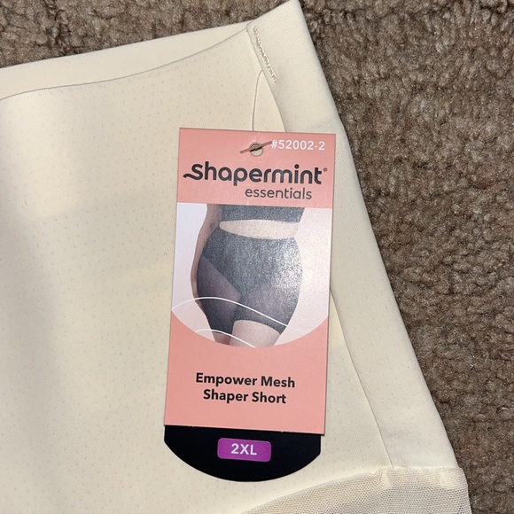 Shapermint essentials power mesh shaper short - Picture 3 of 3